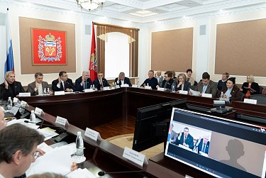 Более 145,5 млрд доходов и 163,5 млрд расходов