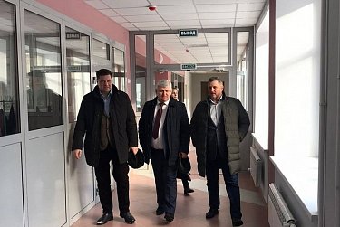Депутаты курируют модернизацию школ