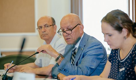 Депутаты предлагают дополнительно стимулировать усыновителей