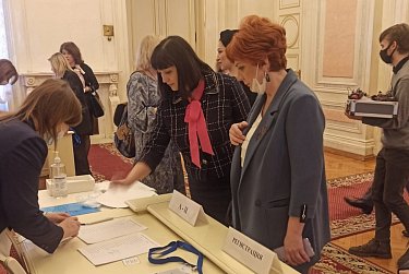 «Восток и Запад встречаются в Санкт-Петербурге»