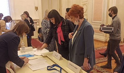 «Восток и Запад встречаются в Санкт-Петербурге»