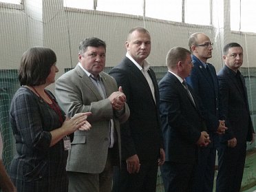 Сергей Салмин наградил юных боксеров