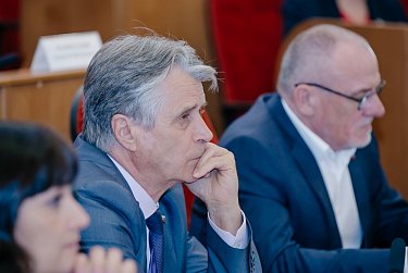 Парламент региона провел очередное заседание 
