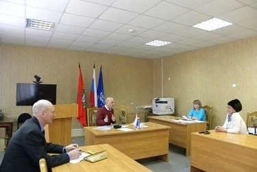 Парламентарии провели приемы граждан