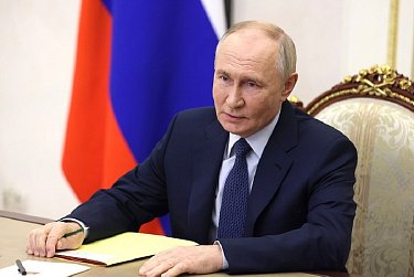 Президент РФ Владимир Путин поздравляет оренбуржцев с Днем народного единства