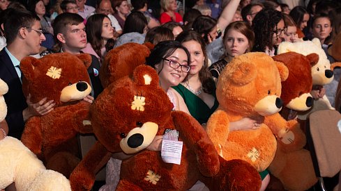 Депутаты поздравили «золотую» молодежь Оренбуржья