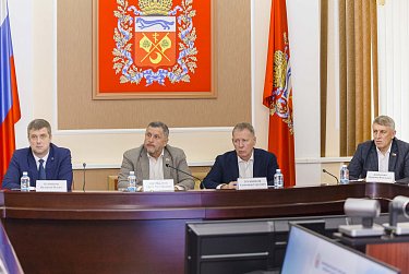 Почему в реке металл?