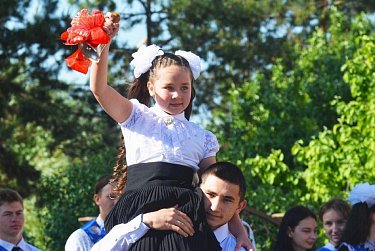 Для выпускников прозвенел последний звонок