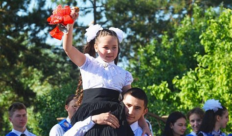Для выпускников прозвенел последний звонок