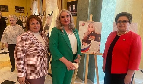 В Оренбурге открыли фотовыставку «Жены героев»