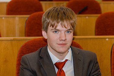 Гимназисты в депутатских креслах