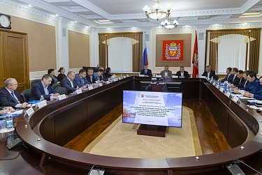 Почему в реке металл?