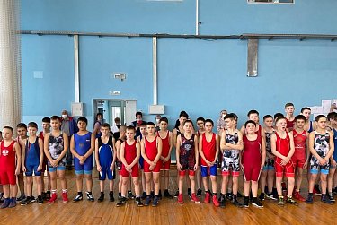 Асекеево принимало юных борцов 