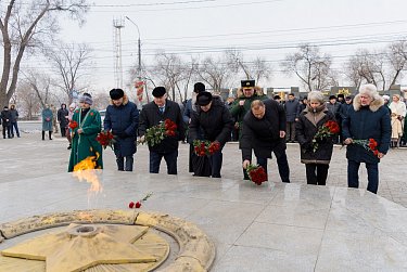 Оренбуржцы почтили память Героев Отечества