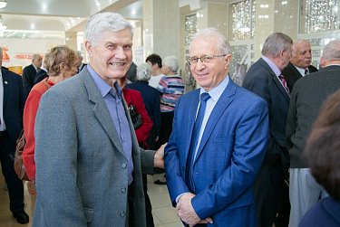 В парламенте прошла встреча ветеранов аппарата 