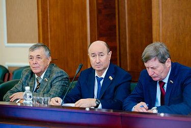 Депутаты собрались на первое в этом году заседание Совета 