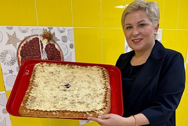 Депутаты поздравили оренбурженок с Днем матери