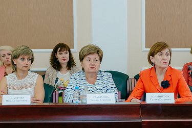 О комплексной поддержке пожилых людей – за «круглым столом»