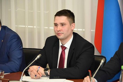 Молодые парламентарии оказывают гуманитарную помощь