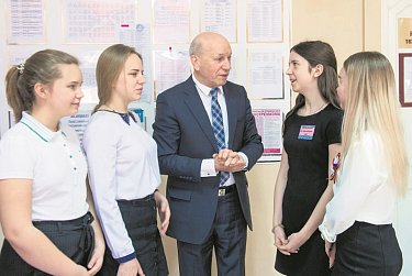 Геннадий Аверьянов: «Каждый оренбуржец должен знать, что конкретно изменится в ходе реализации национальных и региональных проектов»