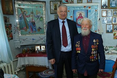 Владимир Кияев поздравляет участников Великой Отечественной войны