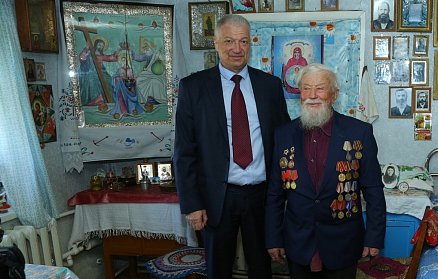 Владимир Кияев поздравляет участников Великой Отечественной войны
