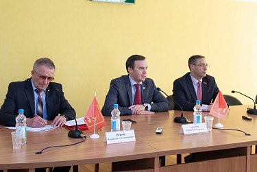 Депутаты-коммунисты провели пресс-конференцию