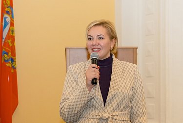 Гимназисты в депутатских креслах