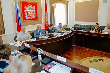 Депутаты предлагают дополнительно стимулировать усыновителей
