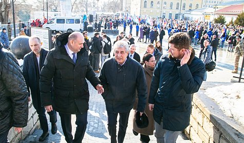 За воссоединение с Россией!