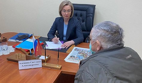 Депутаты провели приемы граждан