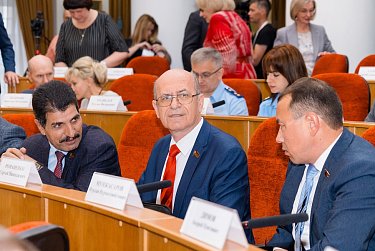 Губернатор отчитался перед депутатами Заксобрания