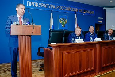 Александр Трубников: «Интересы депутатов и прокурорского корпуса в качестве законов тождественны»