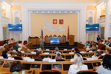 В Законодательном Собрании отметили лучших работников аппарата