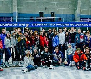 Молодежь Оренбурга отпраздновала День студента на коньках