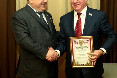 Олегу Ванчинову вручена Благодарность Комитета Госдумы по обороне