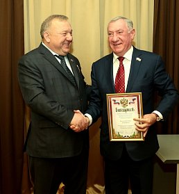 Олегу Ванчинову вручена Благодарность Комитета Госдумы по обороне