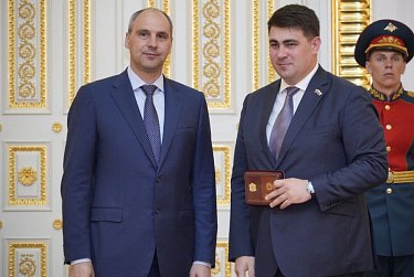 Депутаты Заксобрания удостоены наград за содействие в решении задач СВО