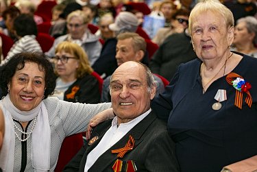 Жителям 14-го округа подарили праздничный концерт