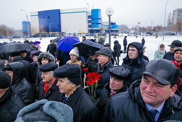В Оренбурге открыт памятник Герою России Александру Прохоренко 