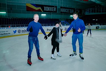 Молодежь Оренбурга отпраздновала День студента на коньках