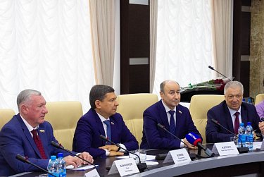 Награждены победители конкурса, посвященного 25-летию Законодательного Собрания