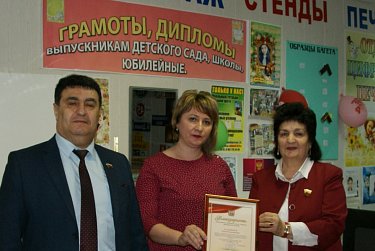 Депутаты поздравили редакцию газеты «Новый путь»