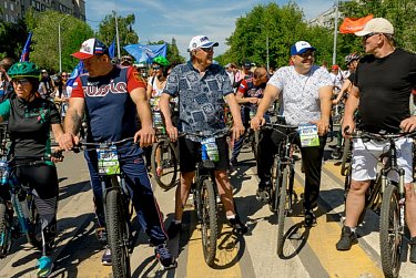 Депутаты пересели на велосипеды