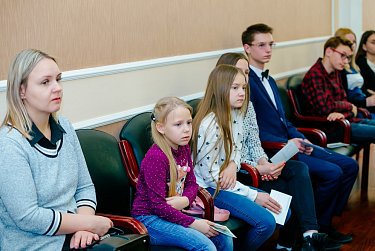 Новый состав Молодежного парламента провел свой первый «круглый стол»