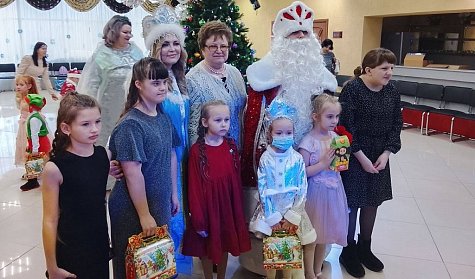 Новый год к нам мчится!