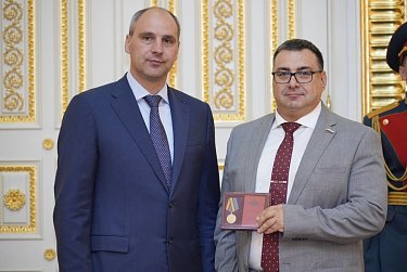Депутаты Заксобрания удостоены наград за содействие в решении задач СВО