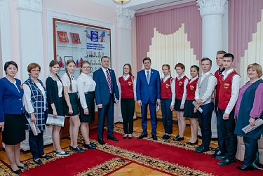 Парламент региона организовал экскурсию для старшеклассников 
