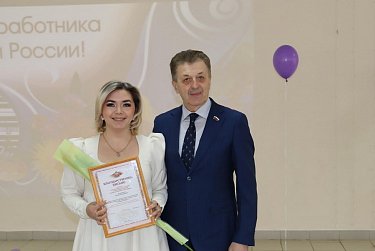 Владимир Окшин поздравил работников культуры