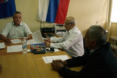 Парламентарии провели приемы граждан